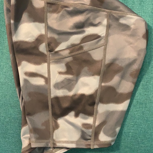 Gray camo print biker shorts - Picture 3 of 4